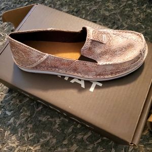 Womens ariat cruisers